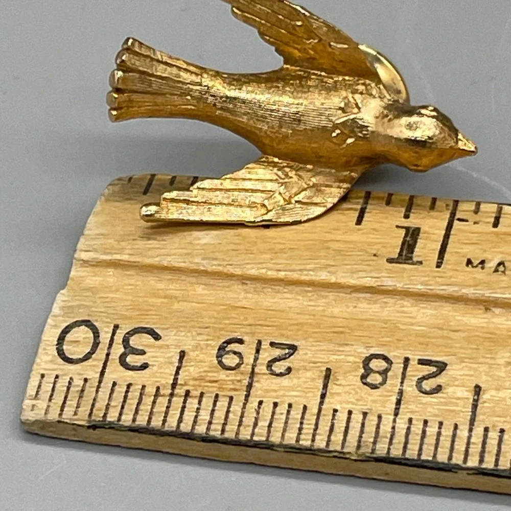 Vintage Avon Gold Tone Bird Pin Sparrow Swallow Lapel Tie Tack Textured Jewelry